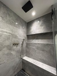 Badkamer renovatie nis in verstek = geen tegelprofiel